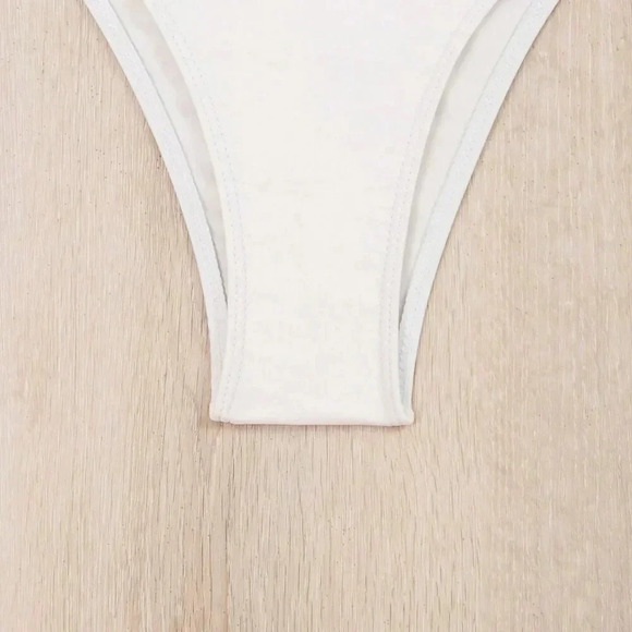 White Beachy Women's Bikini Set With Underwire And Lace-Up Detail - Picture 7 of 8